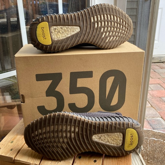 Yeezy 350 V2 Cinder - Picture 2 of 13